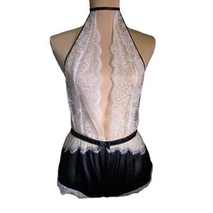 NWT Women's Victoria's Secret Black and White Lace Backless Romper - Small